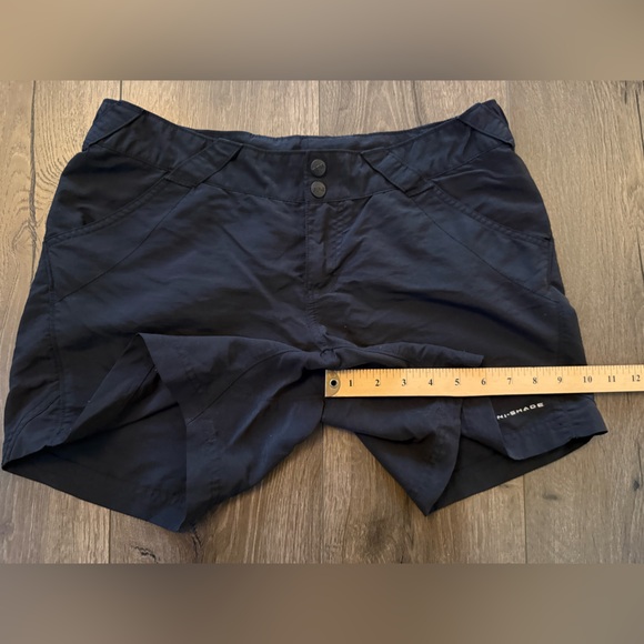 Columbia Omni Shade PFG Outdoor Black Shorts Women’s Size Medium - Picture 8 of 9